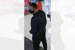 Wie is deze pinner, die pint met een bankpas van een ander?