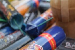 Acht aanhoudingen na afsteken zwaar vuurwerk voor hotel in Duiven