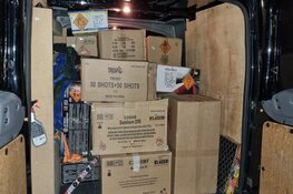 Busje met honderden kilo’s vuurwerk in Ede