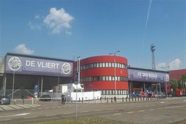 FC Den Bosch blijft koploper na tumultues duel tegen Vitesse
