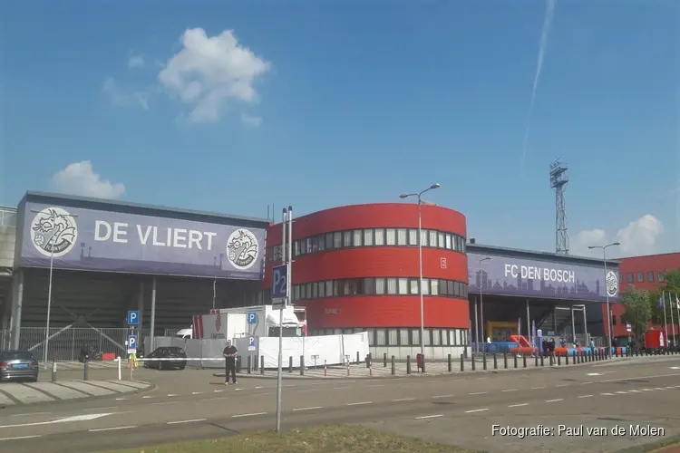 FC Den Bosch blijft koploper na tumultues duel tegen Vitesse