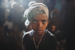 Intrigerende foto-expositie Koepelkerk Arnhem: ‘Als ik hen in de ogen kijk, zie ik verdriet’