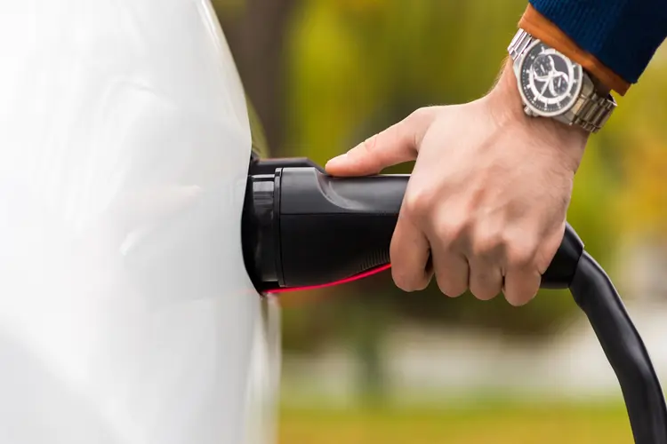 Trolleynet als mega-stekkerdoos: Arnhem laadt elektrisch materieel slim op