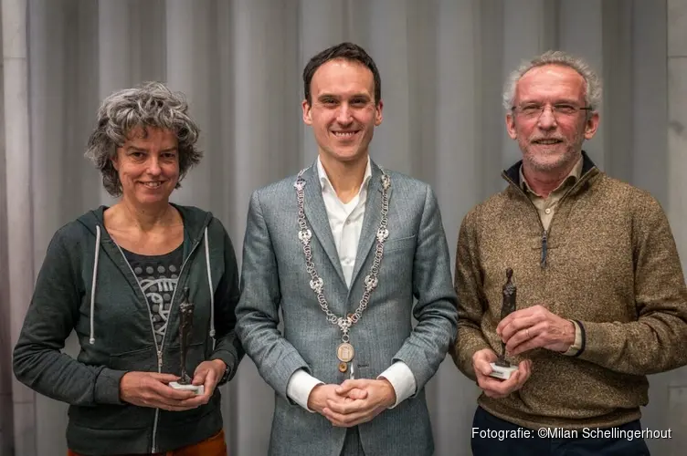 Arnhem eert jarenlange inzet voor noodopvang met twee Arnhemse Meisjes