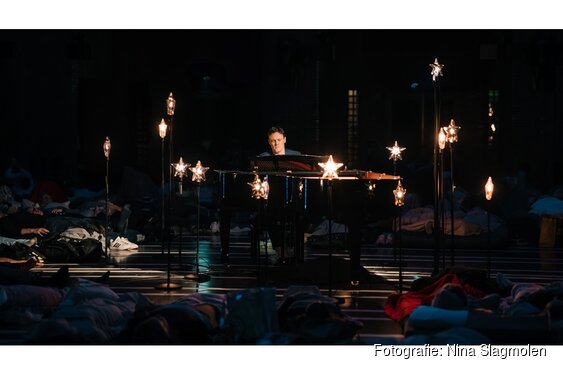Liggend luisteren in de Koepel: Matthäus-Passion en Einaudi op één dag