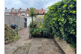 Vrijwilligers Eusebiusparochie knappen tuin op