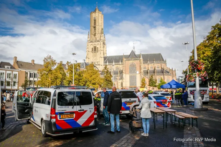 Veiligheidsdag in Arnhem trekt ondanks regen veel bezoekers